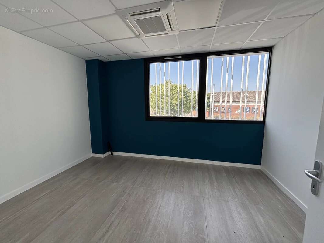 Commerce 65 m² à La Salvetat-Saint-Gilles  - photo 4
