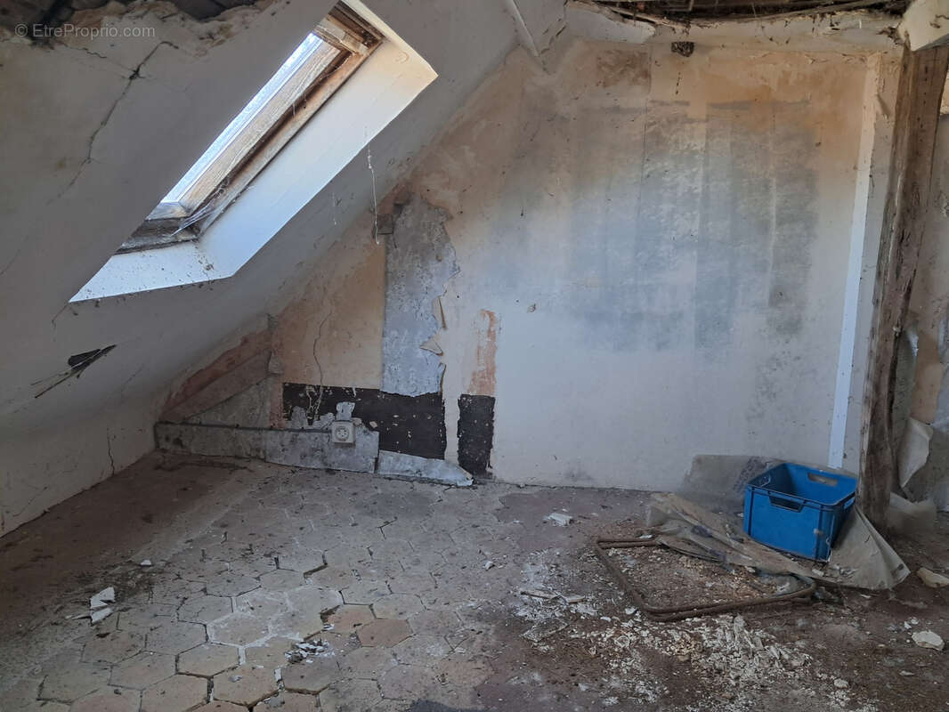 Maison à LA QUEUE-LES-YVELINES