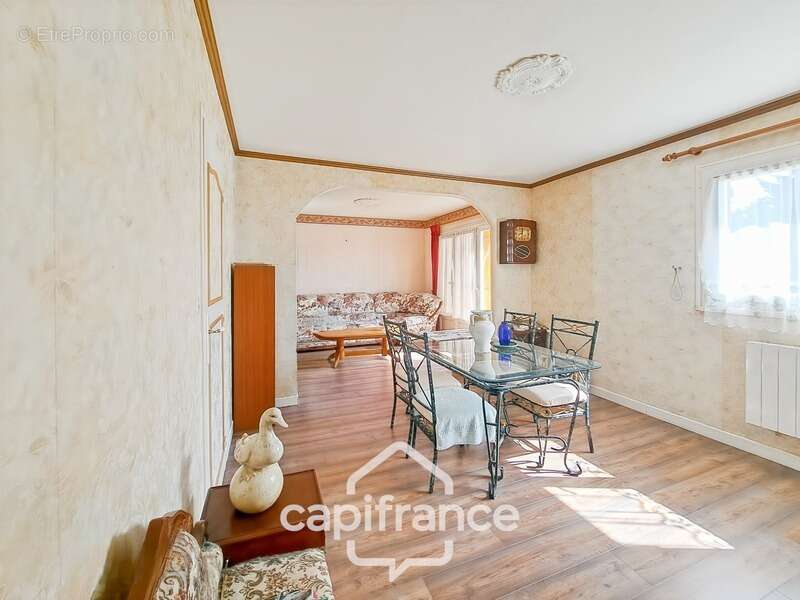 Maison avec sous sol total 6 pièces LE CHATELET (18) - photo 8