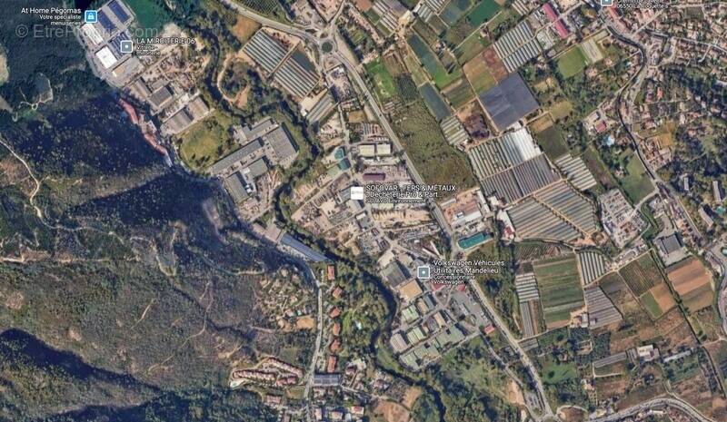 Terrain à MANDELIEU-LA-NAPOULE