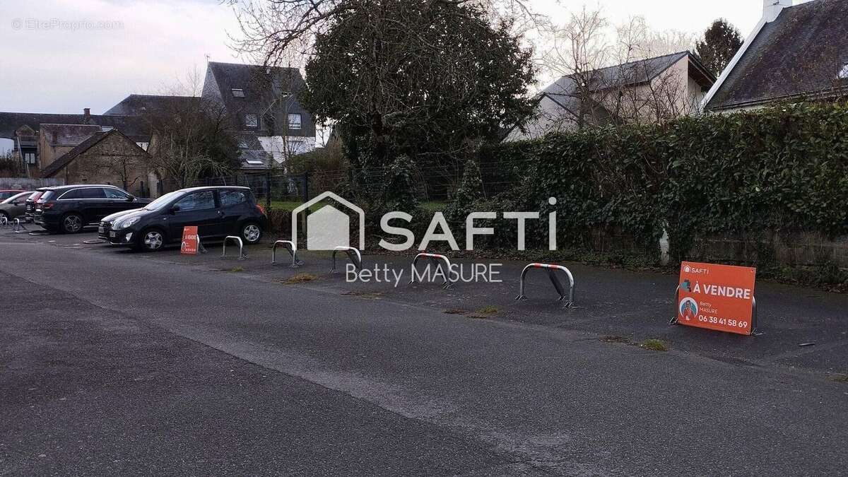 Photo 2 - Parking à LA CHAPELLE-SUR-ERDRE