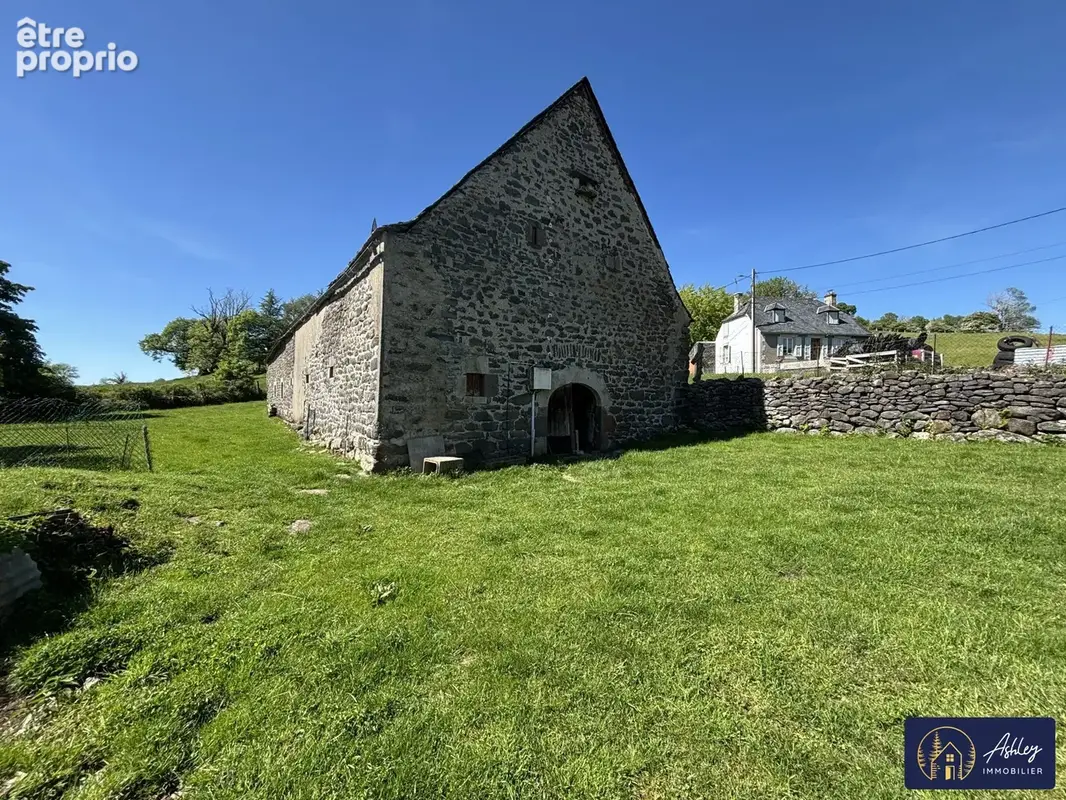 Corps de ferme à Trizac (Cantal)