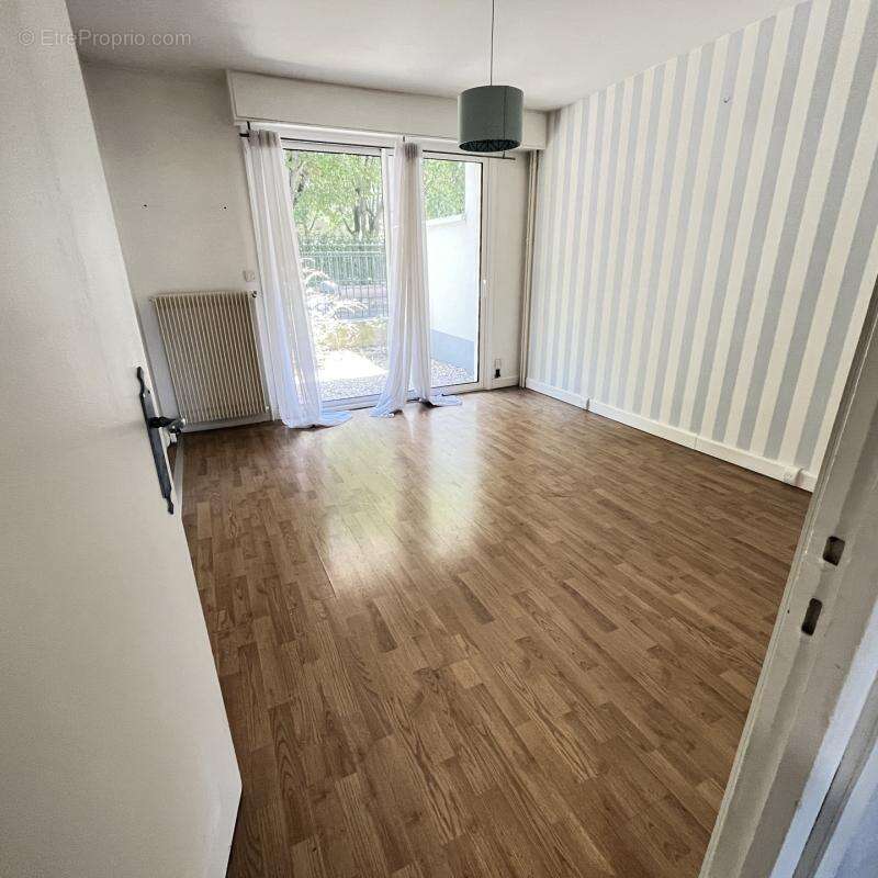 Appartement à SAINT-MAUR-DES-FOSSES