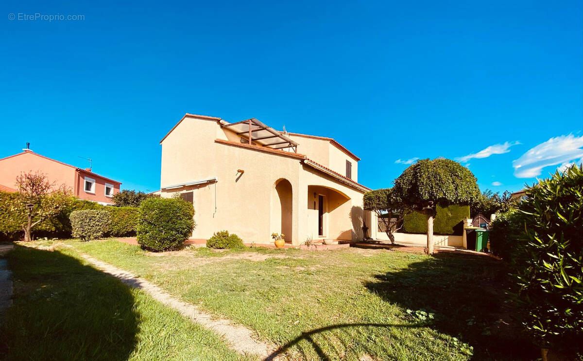 Maison à VILLENEUVE-DE-LA-RAHO