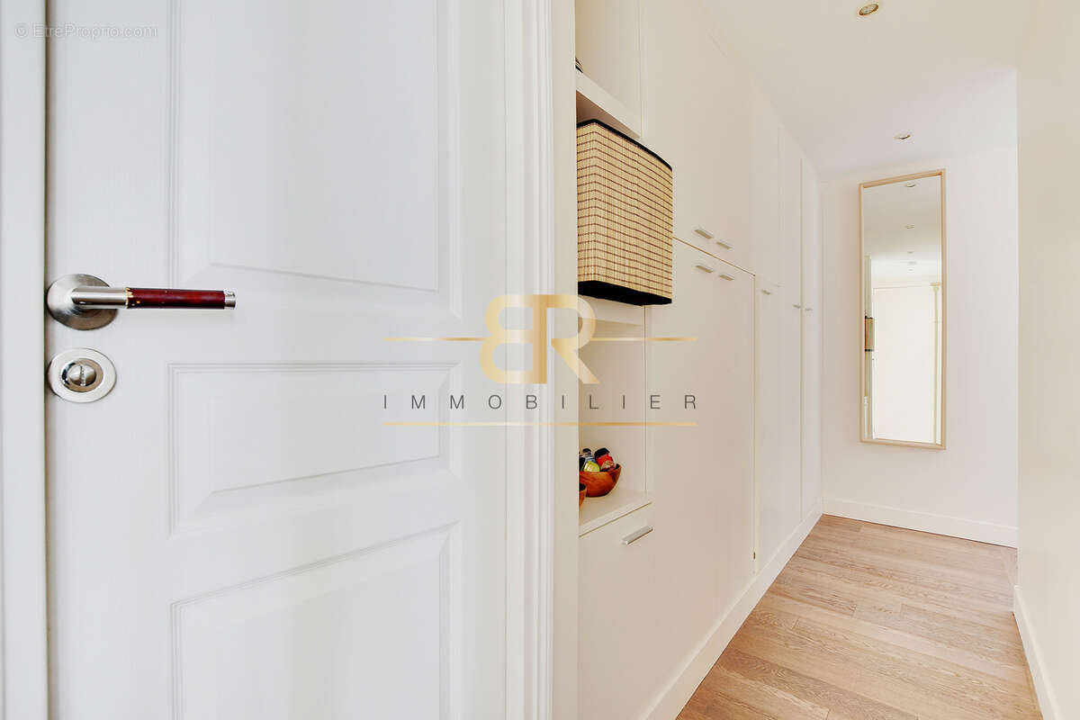 Appartement à PARIS-1E