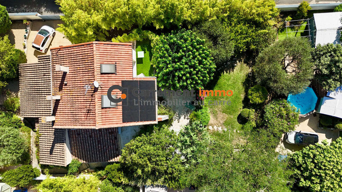 Maison à SAINT-CLEMENT-DE-RIVIERE