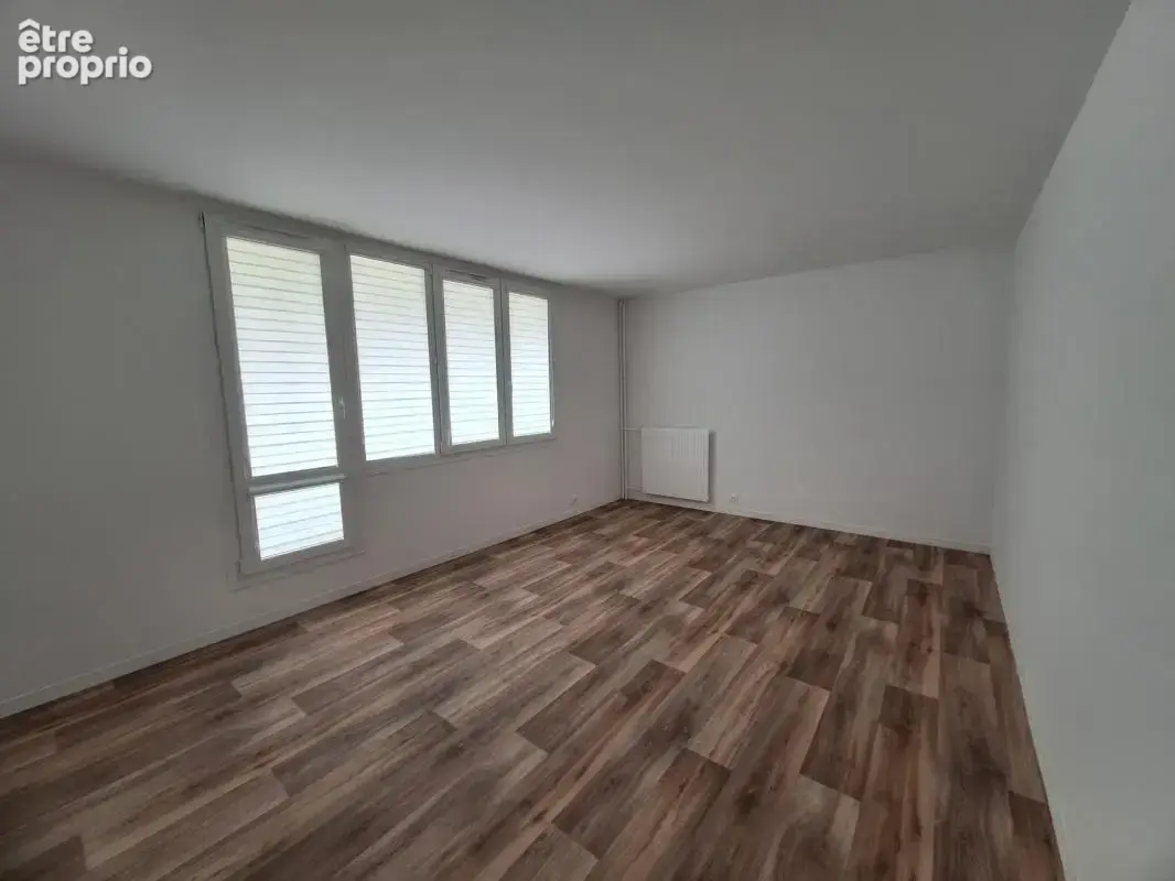 Trappes centre – appartement t5 rénové avec balcon – proche gare - photo 2