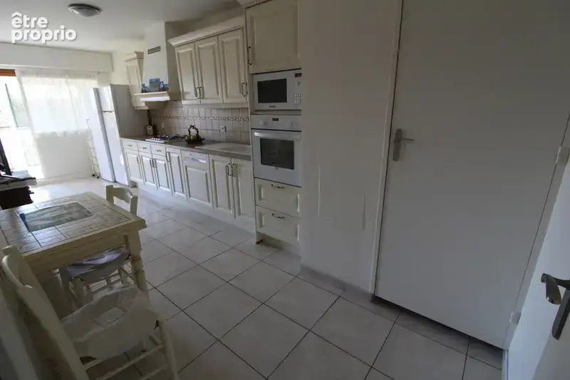 Appartement avec ASCENCEUR à vendre avec 3 CHAMBRES et 5 pièces LA ROCHE SUR YON (85) - photo 6