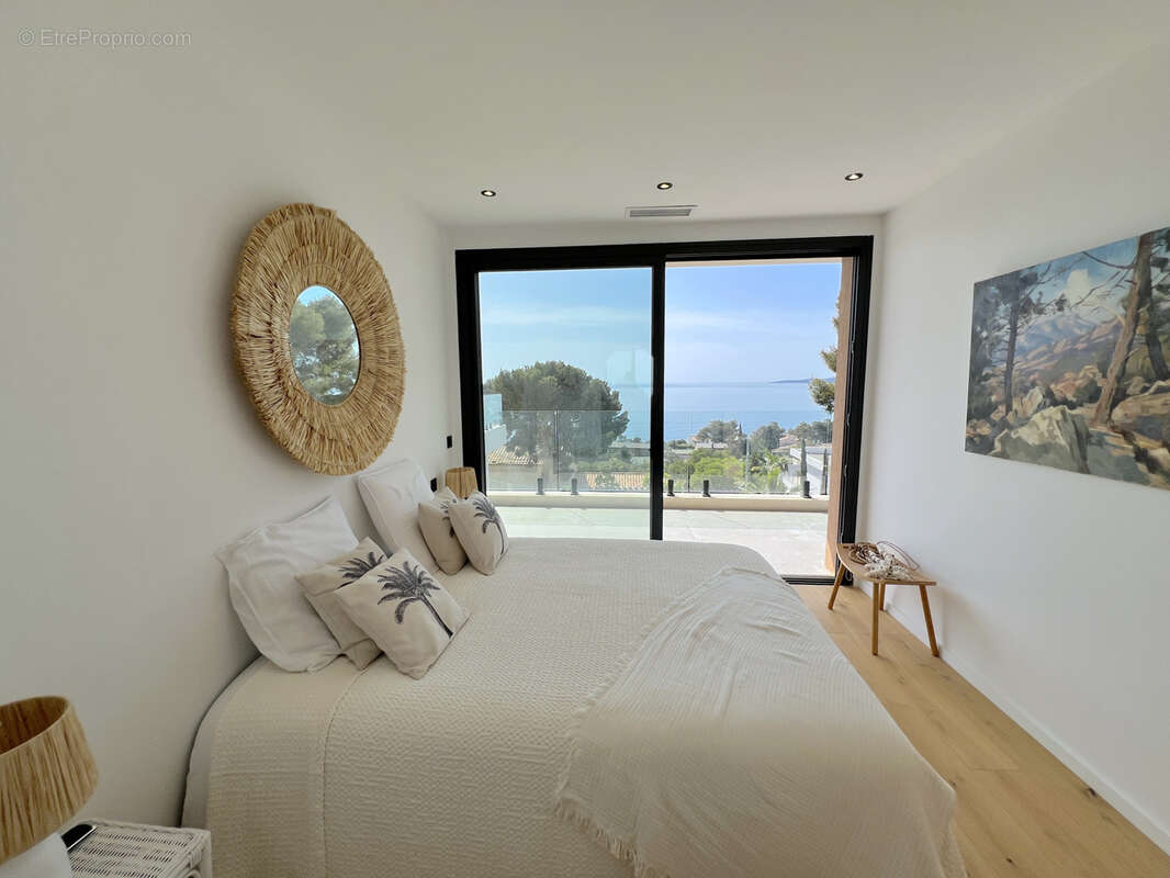 Maison à LES ISSAMBRES