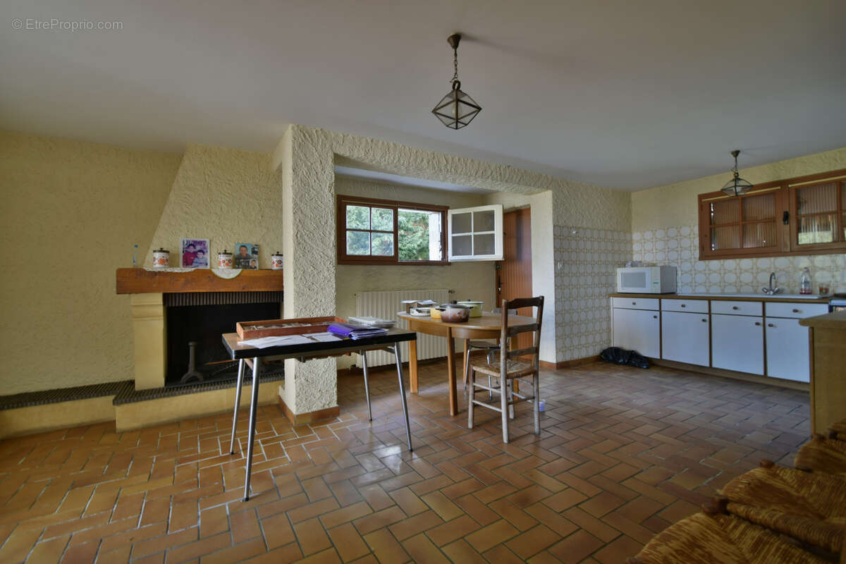 Maison à COURS-DE-PILE