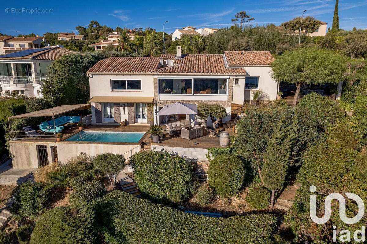 Photo 2 - Maison à ROQUEBRUNE-SUR-ARGENS