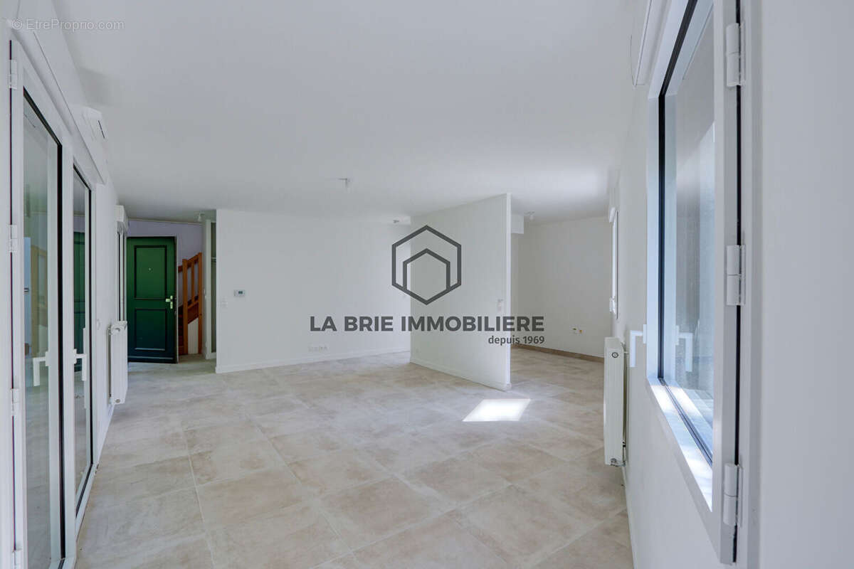 Appartement à RUBELLES