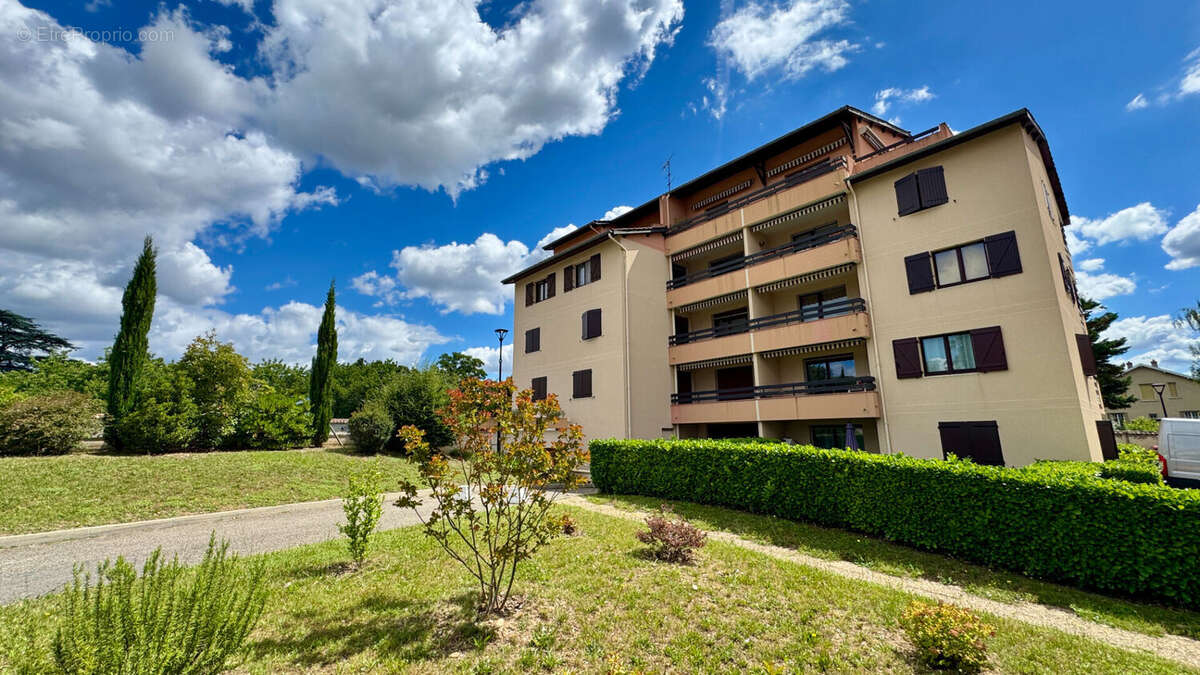 Coeur Village - Appartement T4 - Fort potentiel - Parkings - Garage - photo 2