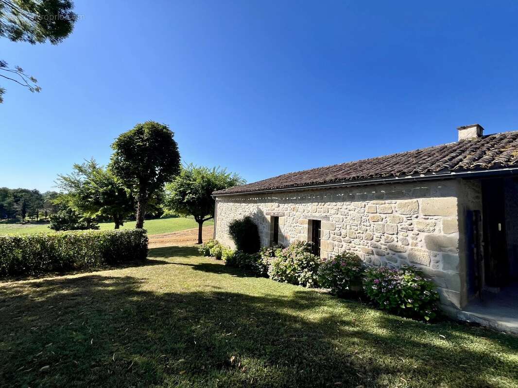 Maison à SAINT-COLOMB-DE-LAUZUN