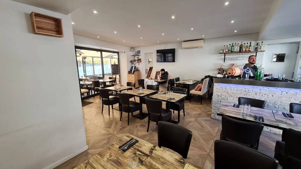 Commerce à LA TRINITE