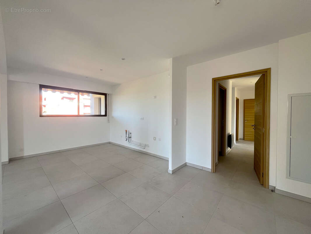 Appartement à SAINT-LAURENT-DU-VAR