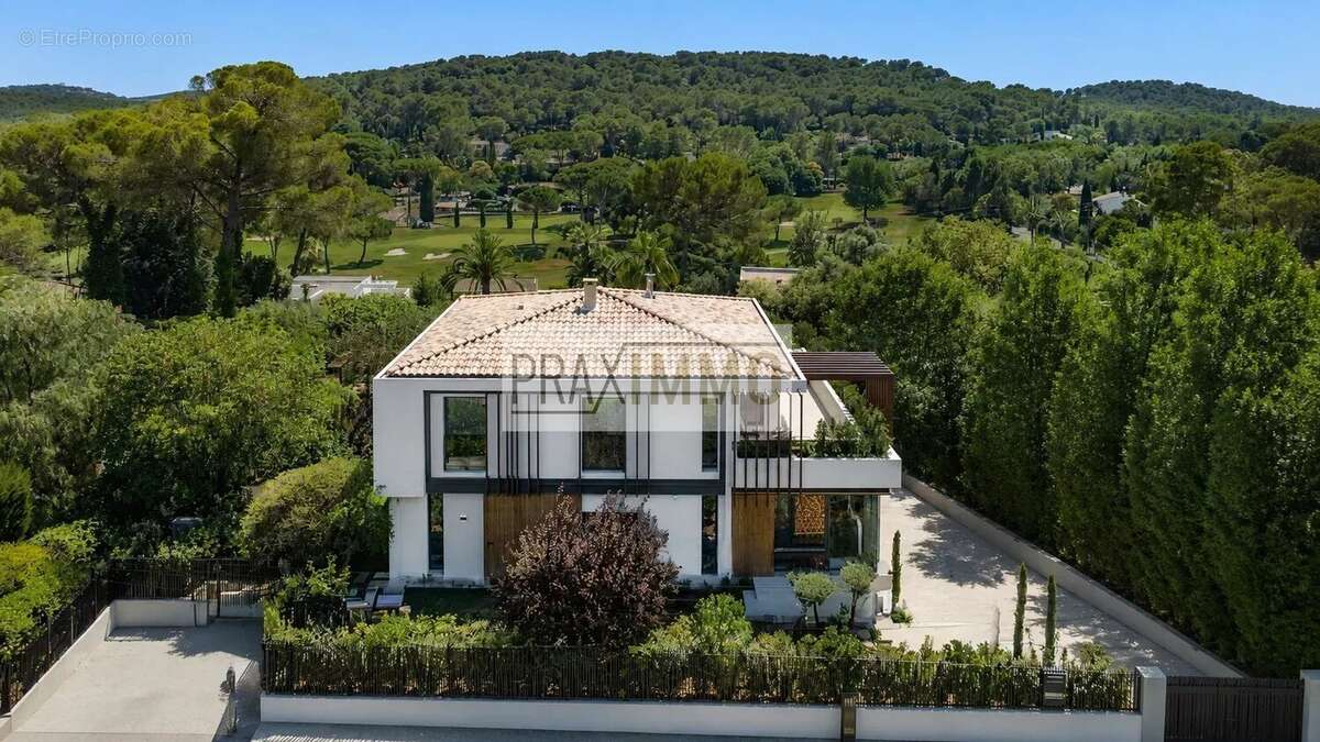Maison 400 m² à Mougins  - photo 4