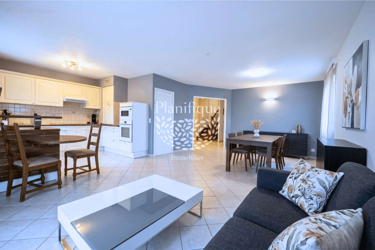 Appartement à CRANVES-SALES
