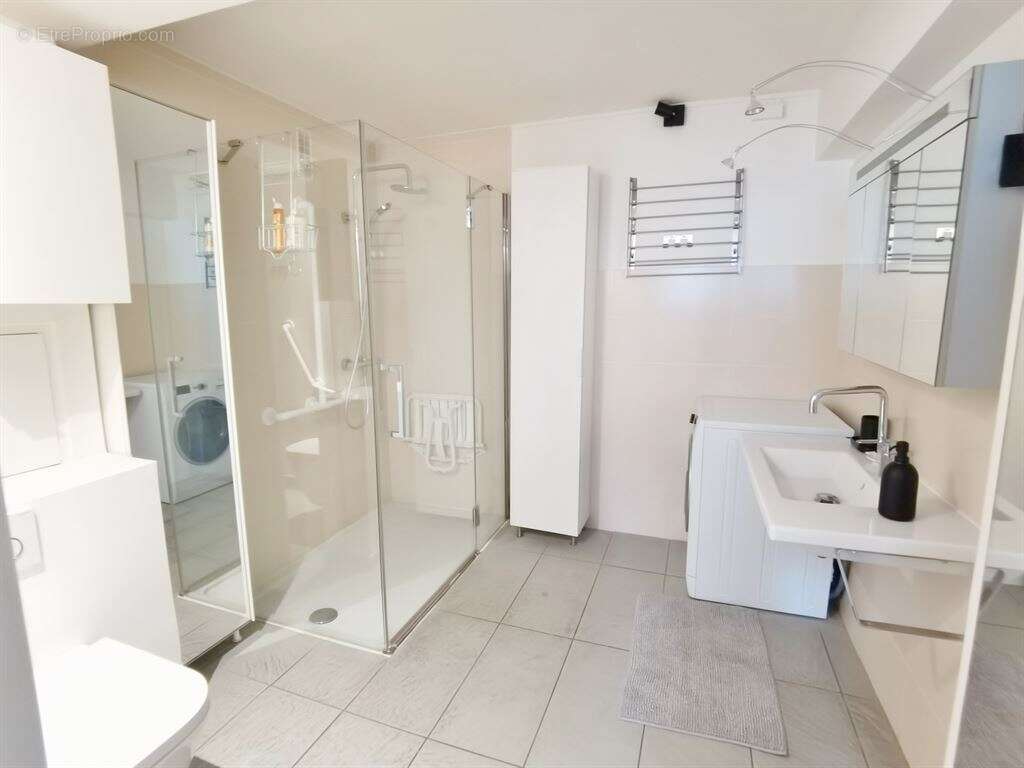 Appartement à PARIS-8E