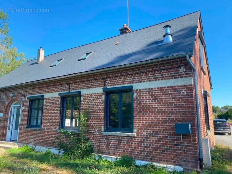 Maison à TAVAUX-ET-PONTSERICOURT
