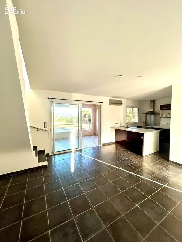 Jolie maison mitoyenne 3 pieces avec terrasses et jardin a porticcio - photo 2