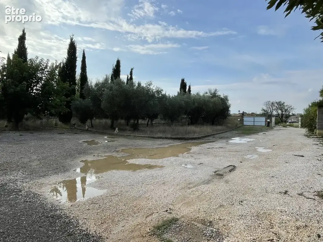 Terrain constructible de 1099 m² - photo 2