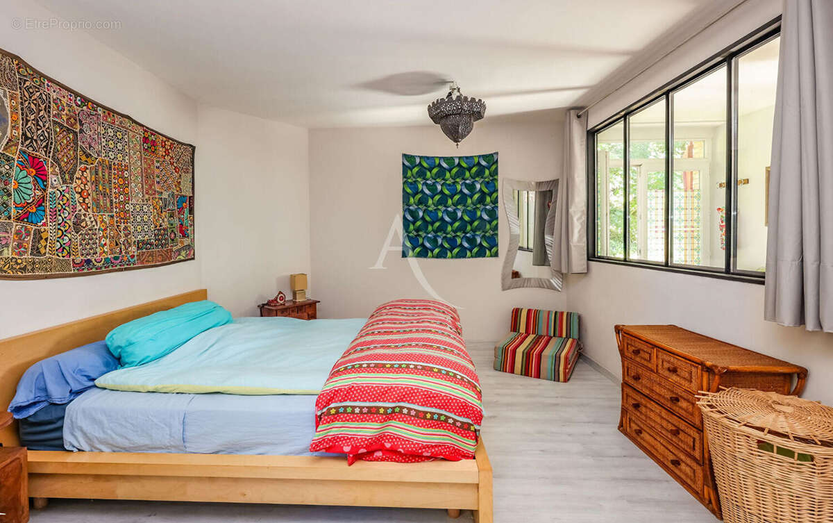 Maison à CAHUZAC-SUR-VERE