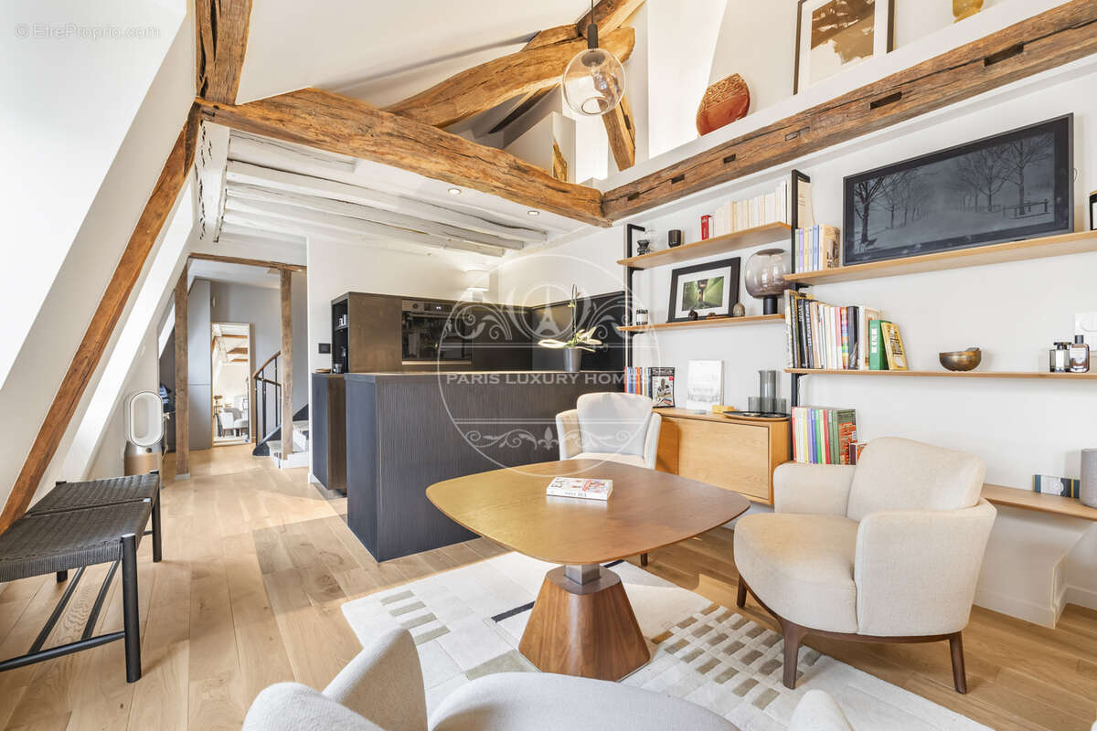 Appartement à PARIS-1E