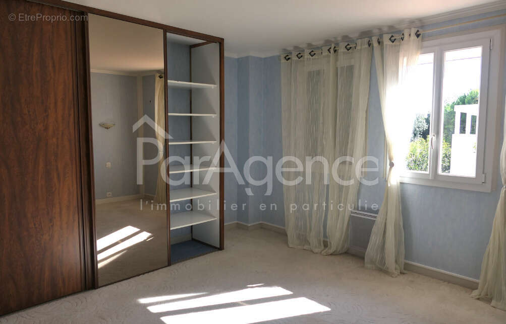 Commerce à VAUX-SUR-MER