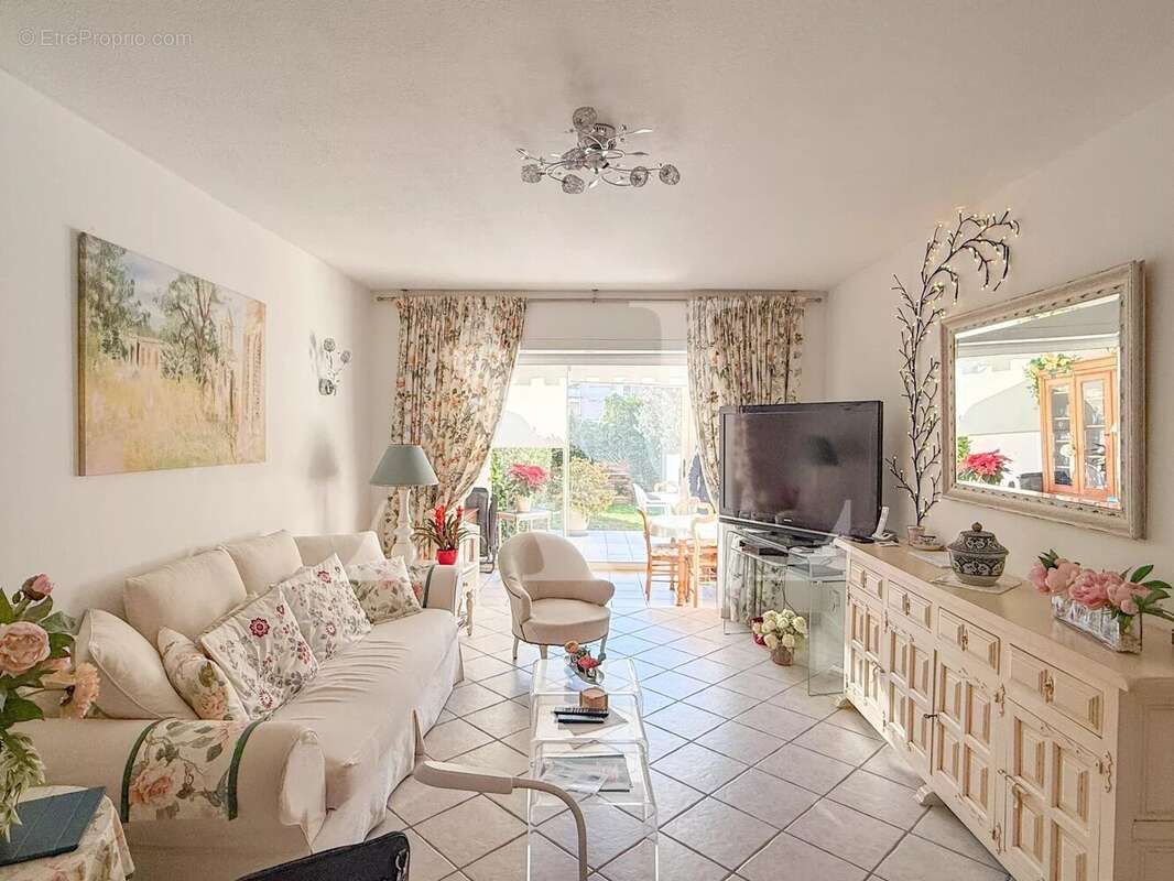 Appartement à VALLAURIS