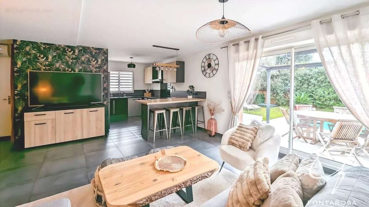 Maison à ROQUEBRUNE-SUR-ARGENS