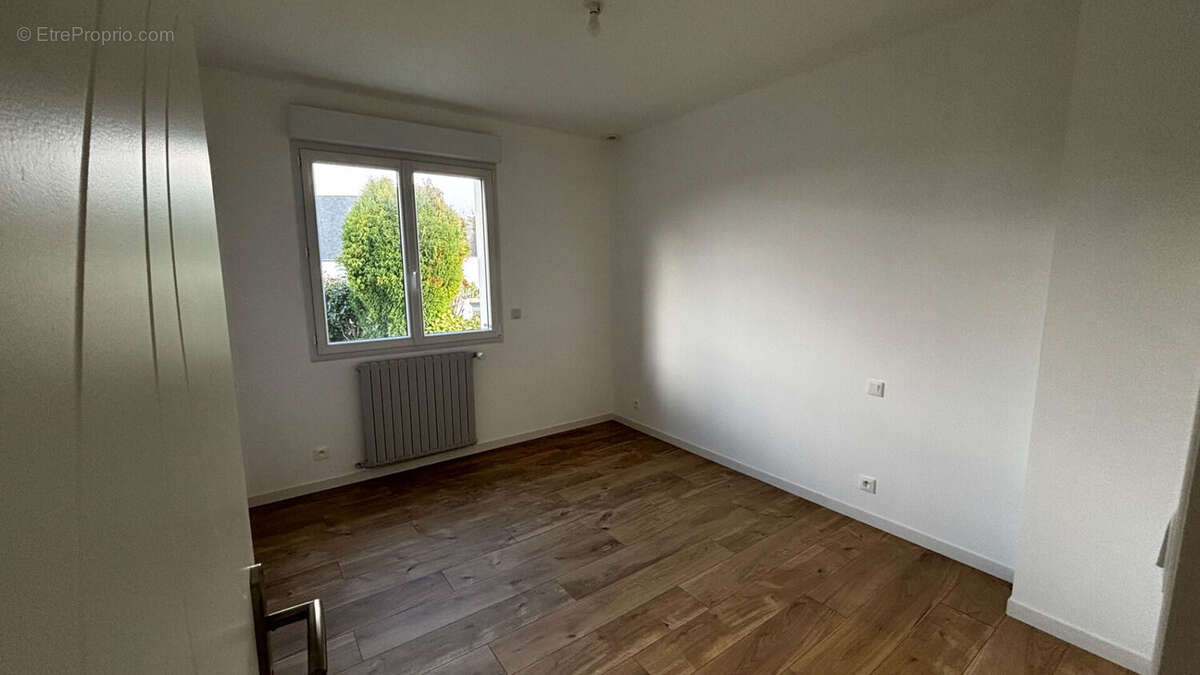 Maison à CHATEAUNEUF-DU-FAOU