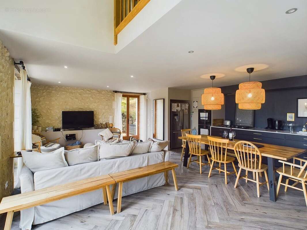 Maison à VILLETOUREIX