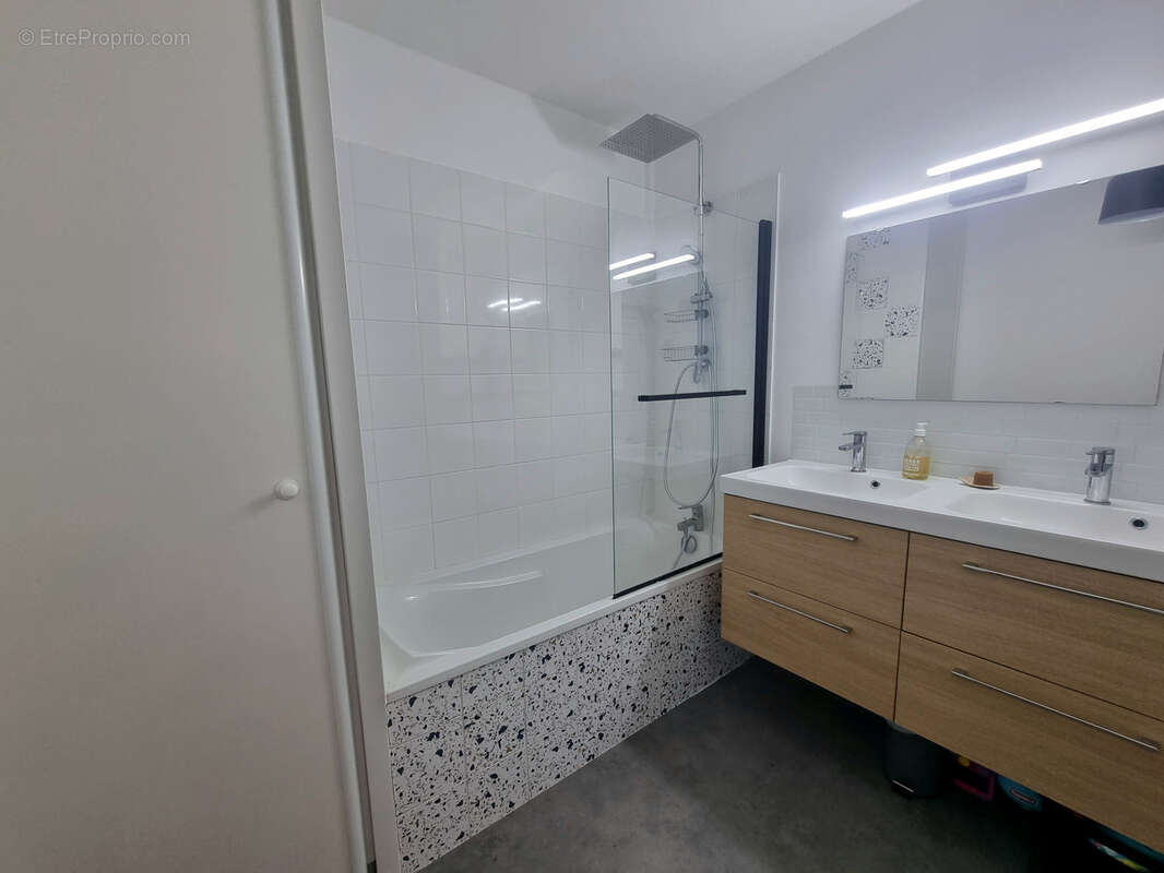 Appartement à SAINT-ERBLON