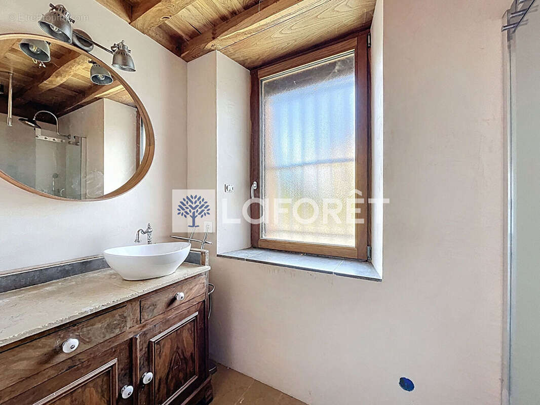 Maison à SAINT-CLAIR-DE-LA-TOUR