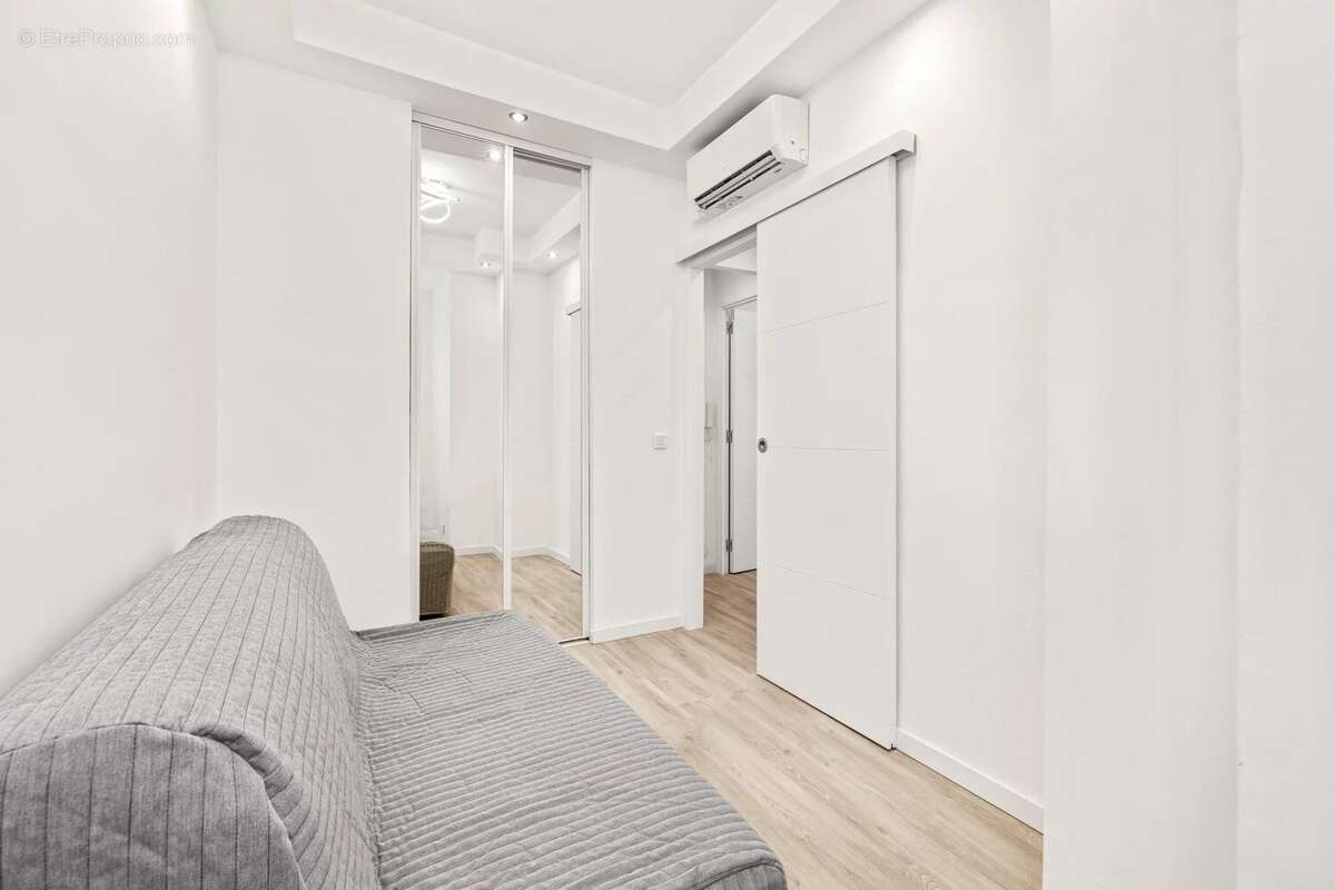 Vente Nice - Carré d'Or - 2 Pièces Rénové - Etage Elevé - photo 12