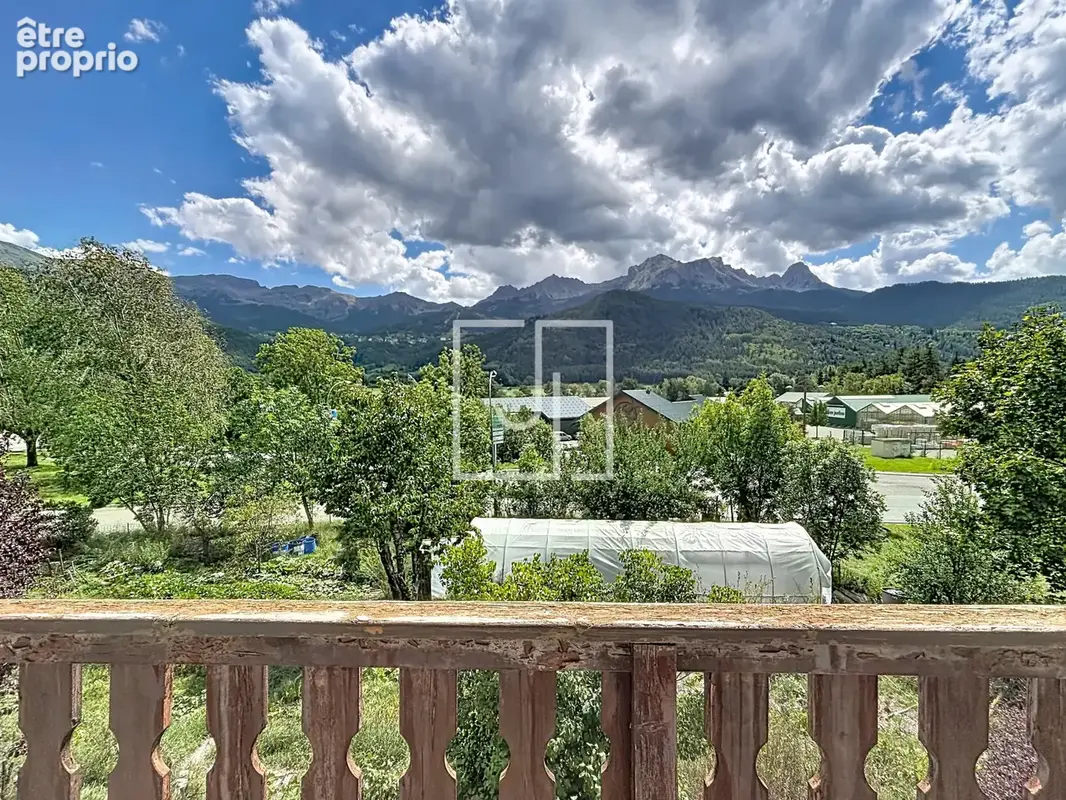 Maison composée de 3 appartements avec terrain et combles aménageables   Barcelonnette (04400) - photo 2