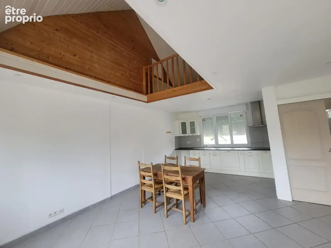 Maison 61 m² à Le Saint  - photo 3