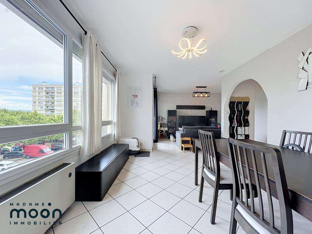 Appartement à OULLINS