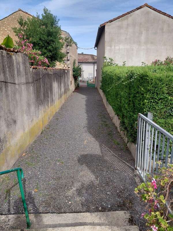 Maison 143 m² à Mirambeau  - photo 3