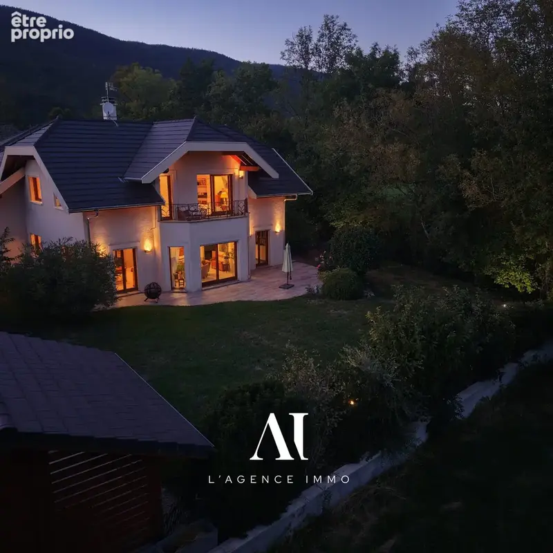Photo Maison à Divonne-Les-Bains au prix de 1 185 000€