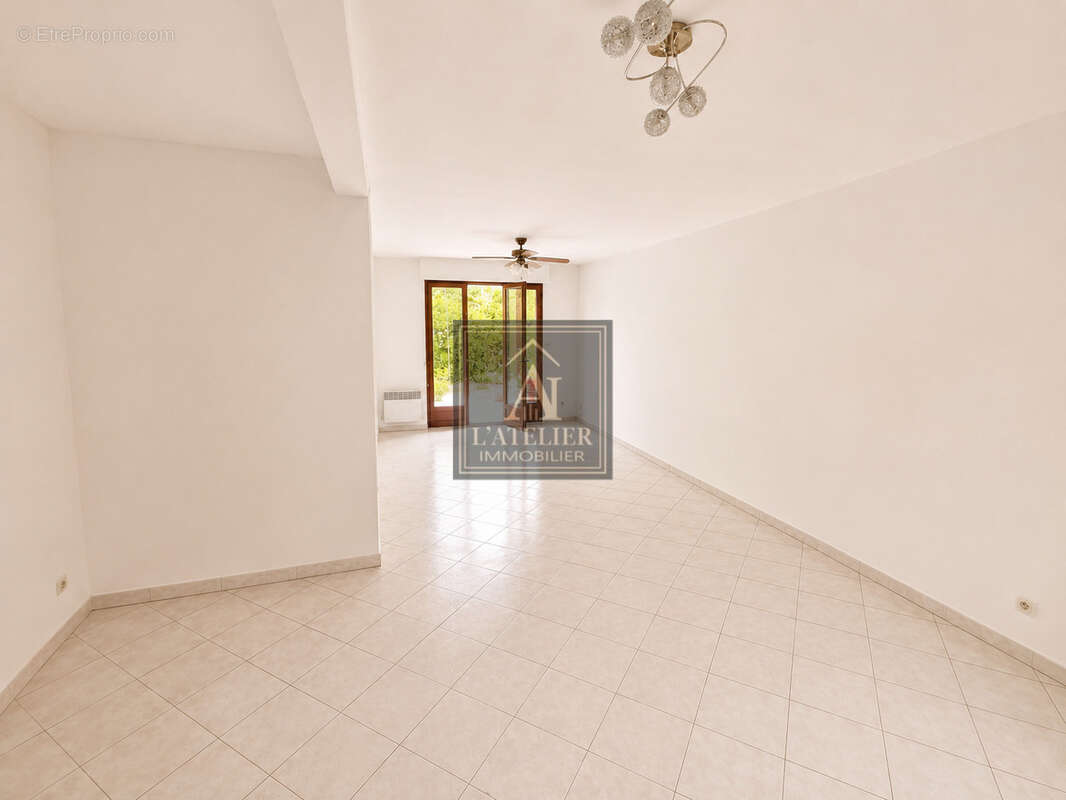 Appartement en rez-de-jardin avec extérieurs à proximité des commodités - photo 3