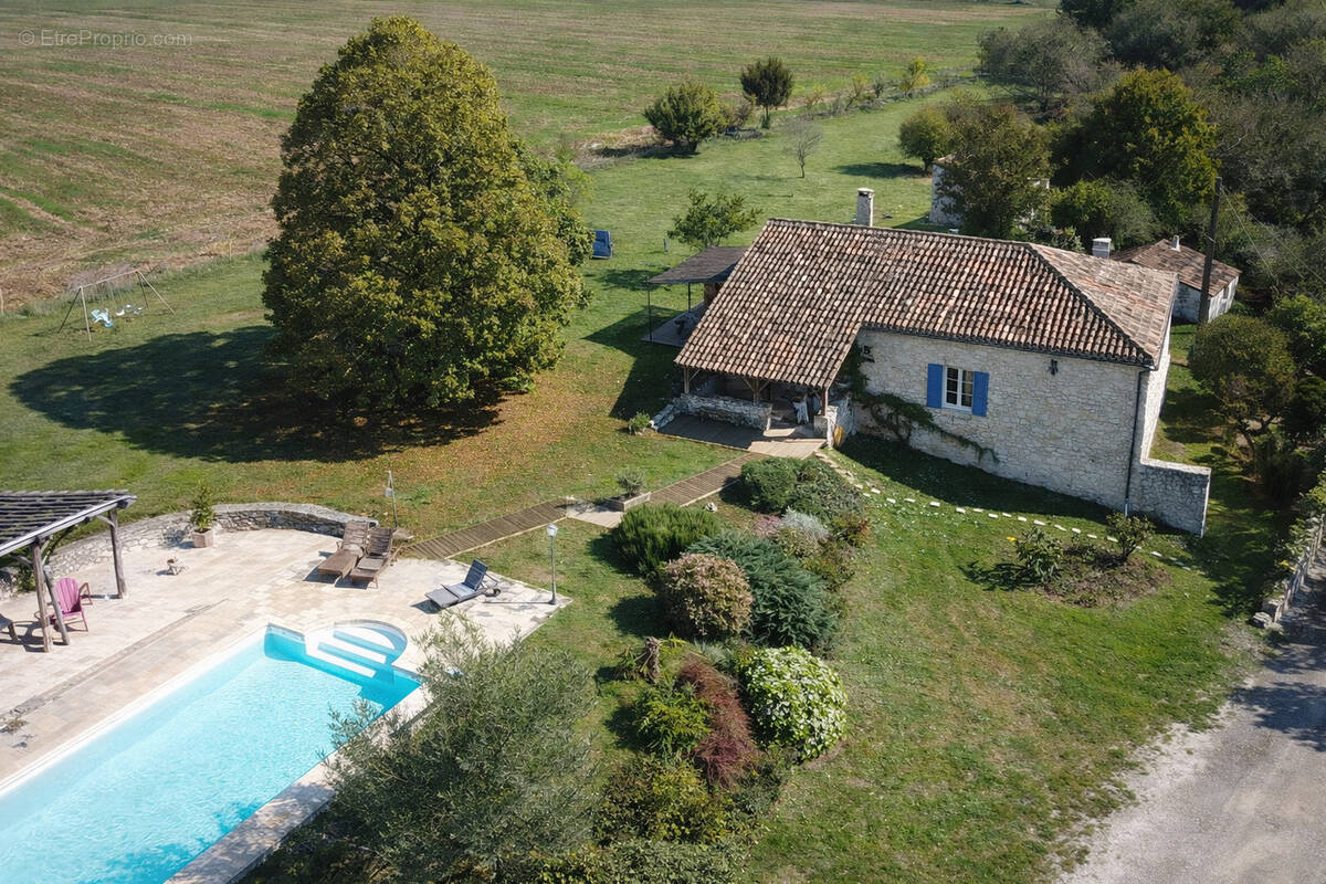 Maison à MONTAIGU-DE-QUERCY