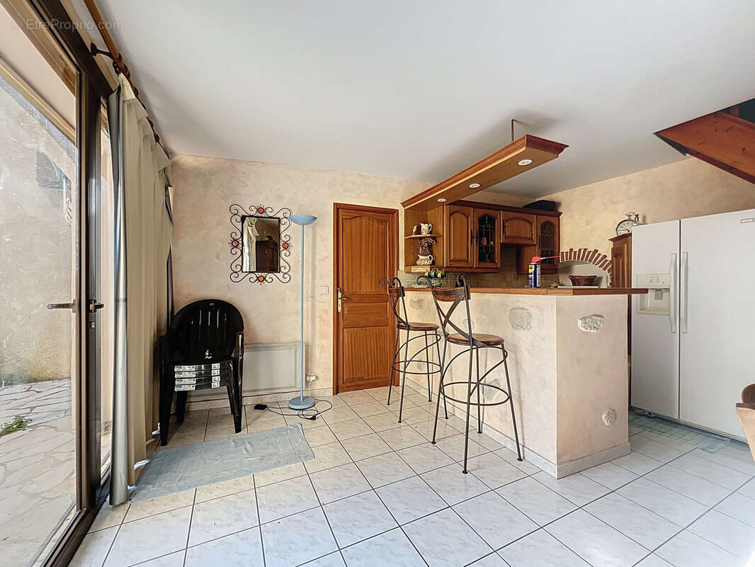 Maison familiale avec terrasse et fort potentiel au cœur de Caramany - photo 2