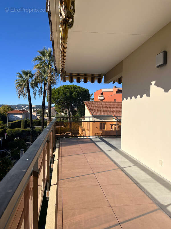 Appartement à SAINT-LAURENT-DU-VAR