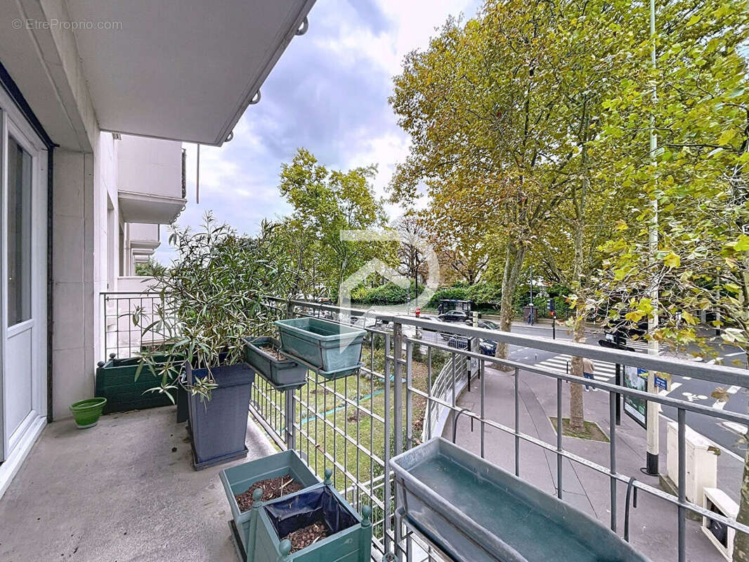 Appartement à COURBEVOIE