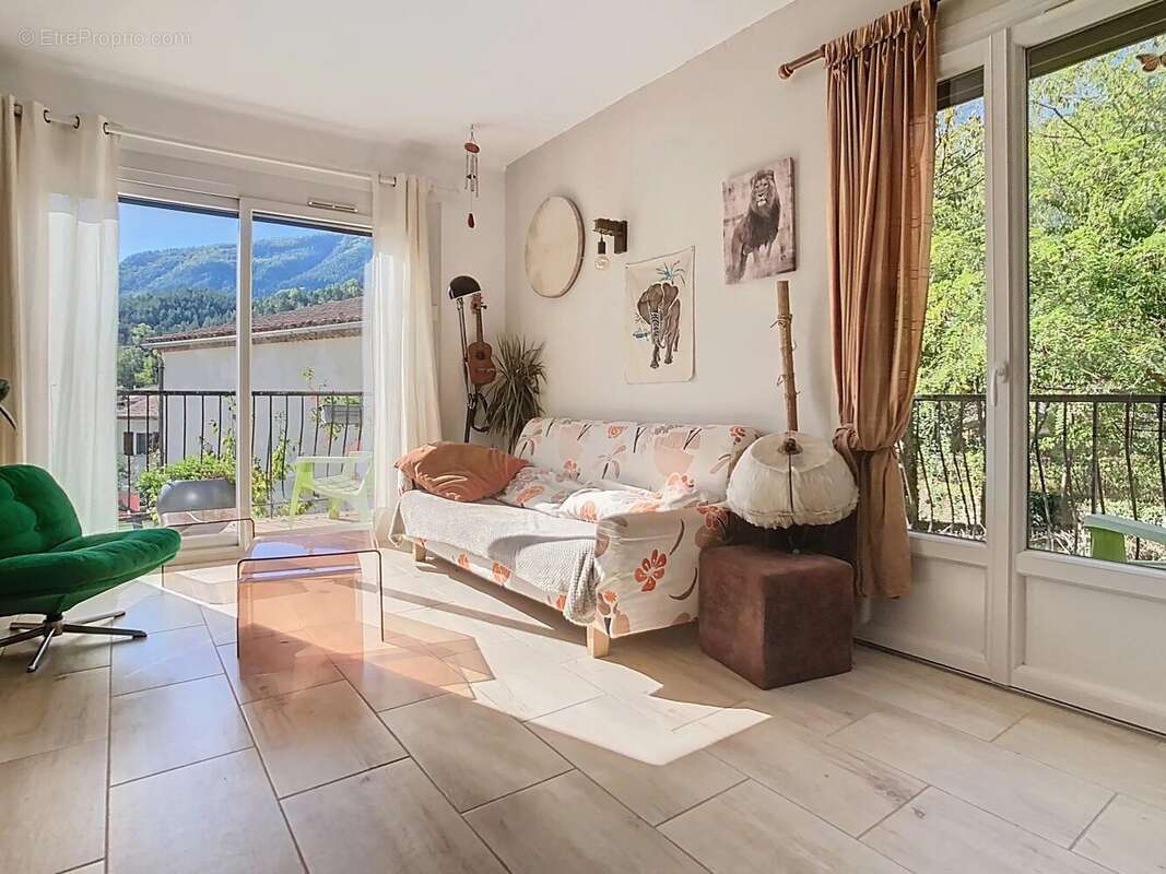 Maison 118m2 (F3 + Studio), jardin 400m2, cave. - photo 3