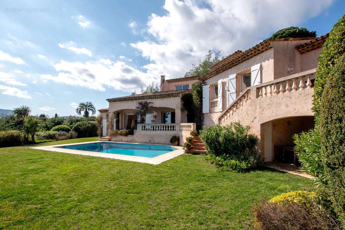 Maison à MANDELIEU-LA-NAPOULE