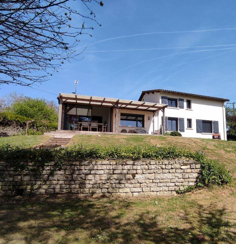 Maison à MONTHOIRON