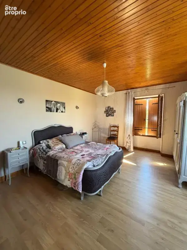 Brie. Maison en pierre de 200 m² sur une parcelle de 3392 m² - photo 10